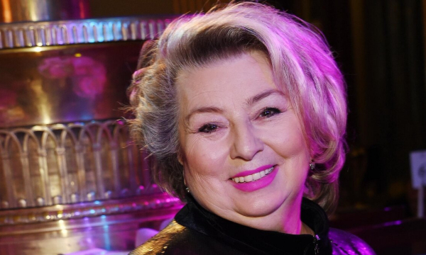 «Стены темные, полы темные, фу»: в Сеть попали редкие кадры из особняка Тарасовой